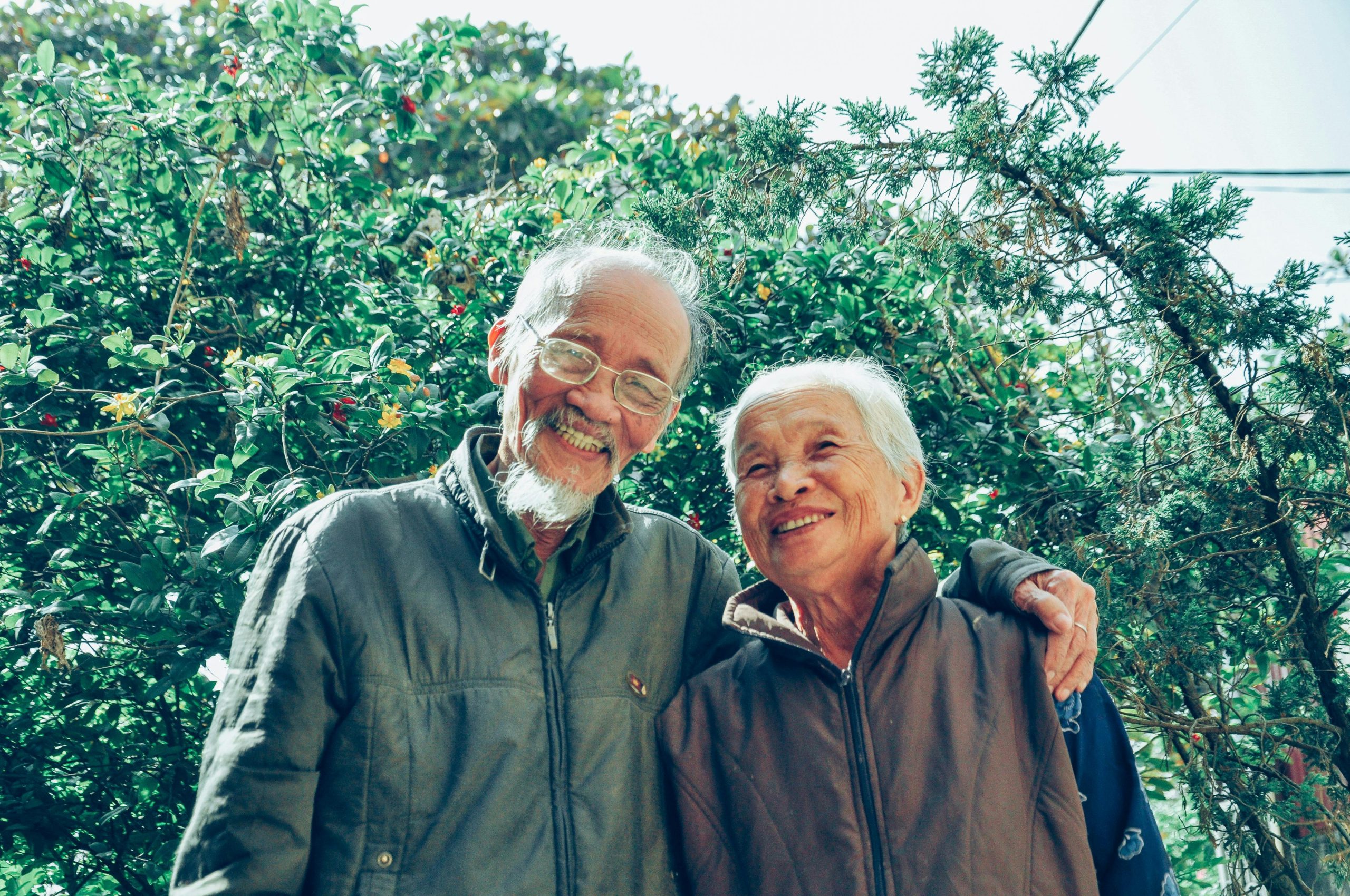 A photo of an elderly couple smiling.